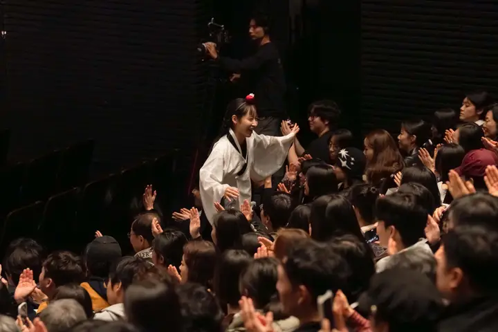 〈한 번도 못 본 한여름 밤의 꿈〉 공연 장면