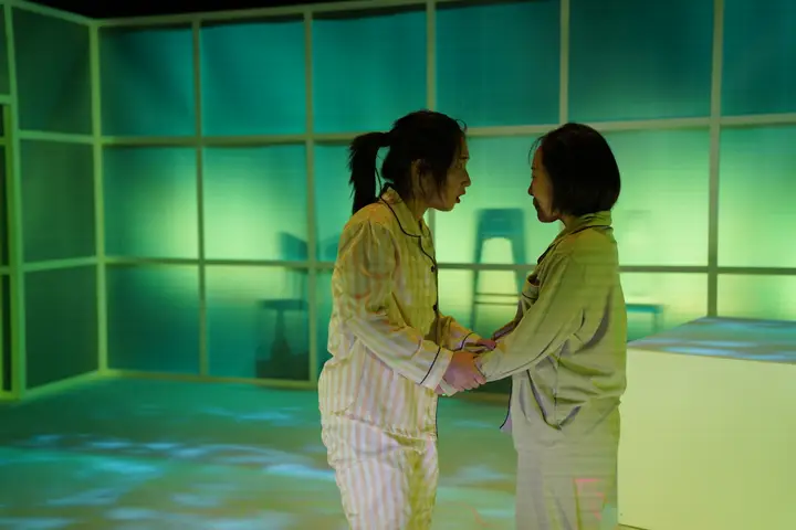 〈명백한 밤〉 공연 장면